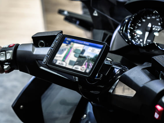 バイク用ナビとスマホアプリ、どっちがいい？専用ナビを選ぶべき理由やおすすめ製品など