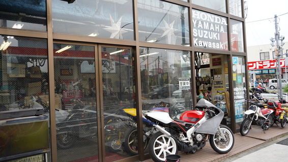 アイドゥのバイク月極駐車場「調布PART2（布田）パーキング」をご紹介！調布駅の近隣情報も