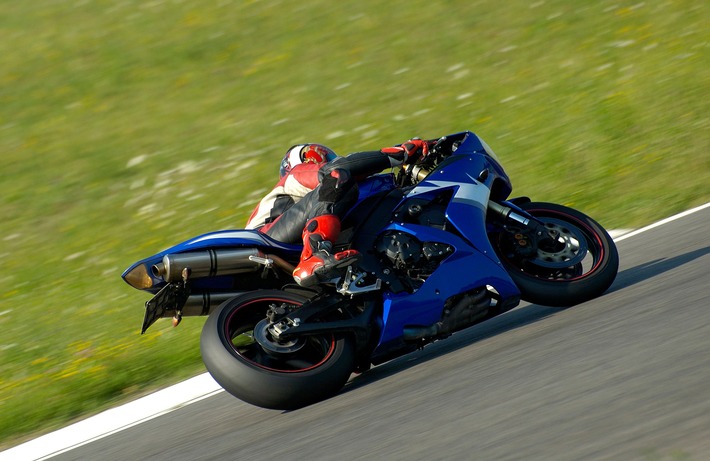 YAMAHA(ヤマハ)の名車「YZF-R1」